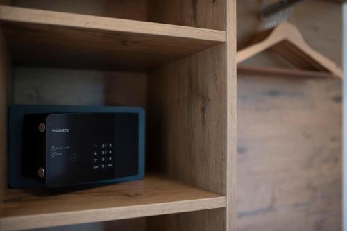 a small microwave on a shelf in a cabinet at Landhotel Kauzenberg in Bad Kreuznach