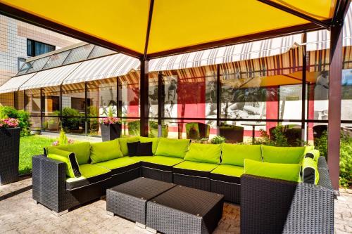 Coin salon dans l'établissement Holiday Inn Helsinki-Vantaa Airport by IHG