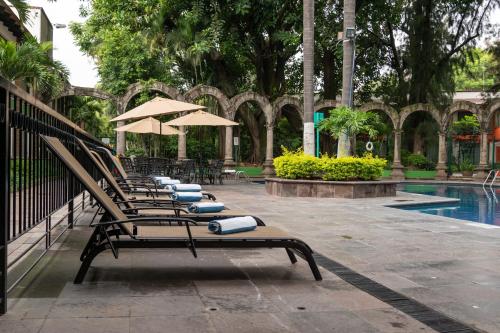 Πισίνα στο ή κοντά στο Holiday Inn Guadalajara Expo Plaza del Sol by IHG