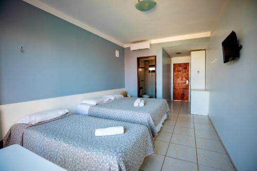 Katil atau katil-katil dalam bilik di Moriah Natal Beach Hotel