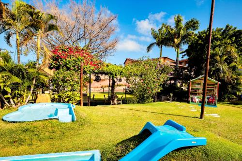 Taman di luar Moriah Natal Beach Hotel