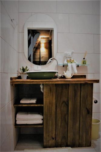 a bathroom with a sink and a mirror at Garten Chalés in Pomerode