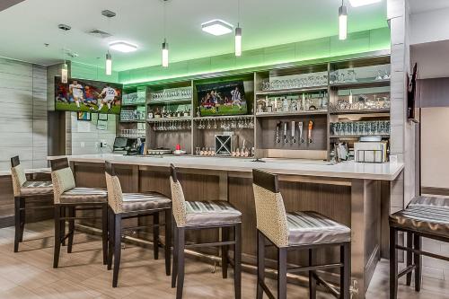 a bar in a restaurant with chairs and a counter at Holiday Inn Longview - North by IHG in Longview