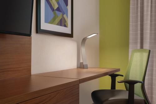 a desk with a chair and a lamp in a room at Holiday Inn Express Hotel & Suites Lavonia by IHG in Lavonia
