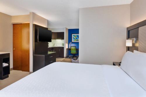 Кровать или кровати в номере Holiday Inn Express Blacksburg by IHG