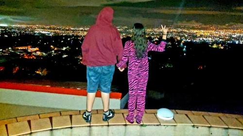 a couple of people standing on top of a building at Hotel Monte Campana Escazu in San José