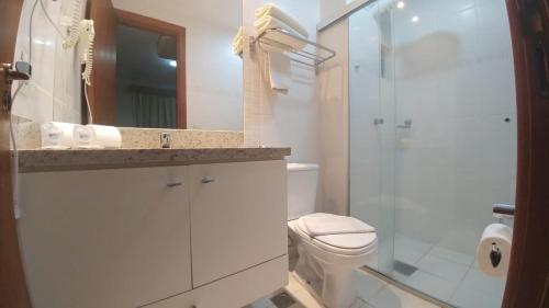 Ванна кімната в FLAT VEREDAS RIO QUENTE Apto 113