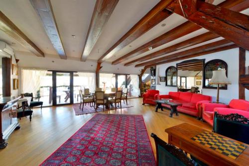 a living room with red couches and a table at Kronhaus in Braşov