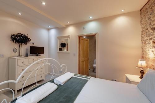 Ένα ή περισσότερα κρεβάτια σε δωμάτιο στο Hills Farm Stays