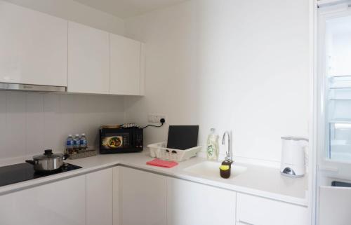 Una cocina o zona de cocina en Manatidur@THE HUB SS2