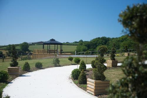 Κήπος έξω από το Hills Farm Stays