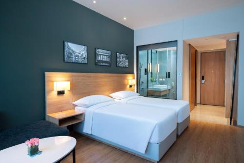 Ένα ή περισσότερα κρεβάτια σε δωμάτιο στο Park Inn by Radisson Gwalior