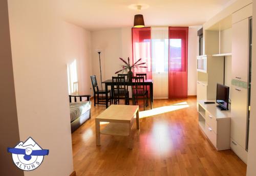 Altur 5 Jaca, Jaca – Updated 2022 Prices