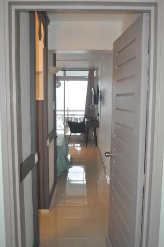 a hallway with a door open to a room with a piano at Superbe studio Mi Amor face au Rocher du Diamant in Le Diamant