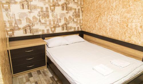 
A bed or beds in a room at Economy Express Voyage Lviv
