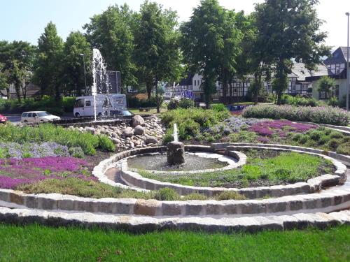 Un jardín fuera de Hotel Vier Spitzen