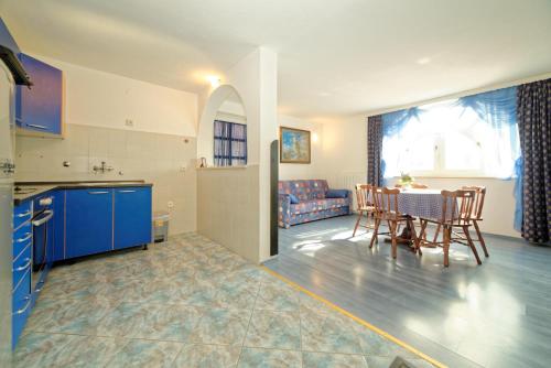 Dapur atau dapur kecil di Apartments Udovicic HH