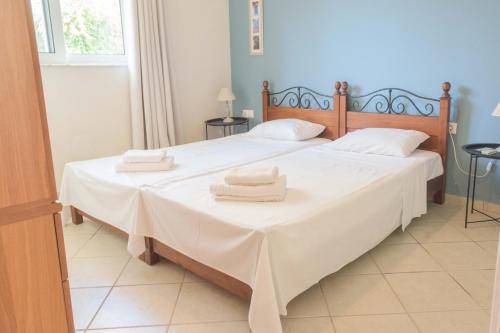 Gallery image of Pasithea apts in Almirida