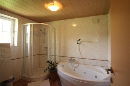 Phòng tắm tại Knirschenhof
