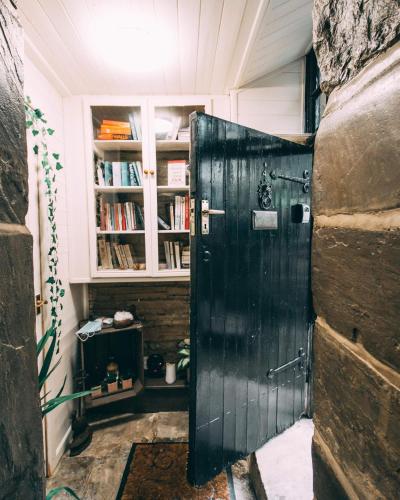 Perpustakaan di apartmen