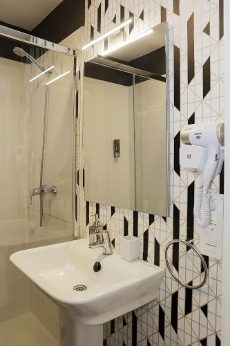 a bathroom with a sink and a shower at LASARTEROOMS AUTOCHECK-IN in Lasarte