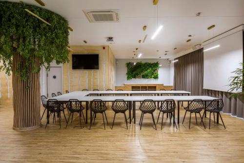 TV a/nebo společenská místnost v ubytování Bloom Hotel Airport Okęcie