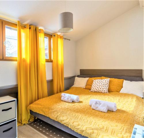 a bedroom with a bed with two towels on it at L'Escale du Château à 500m du LAC rue Carnot in Annecy
