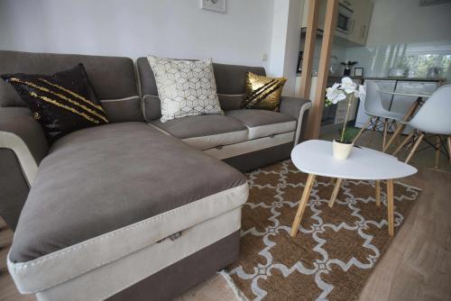 a living room with a couch and a table at Camoes StudioGeral in Bragança