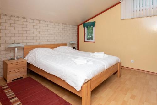 Ліжко або ліжка в номері Holidayhouse - Het smallengange 45 Kortgene