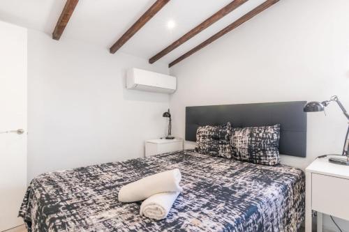 En eller flere senger på et rom på Dúplex 2 plantas en Madrid Cuzco - Plz Castilla - Home Sweet Home
