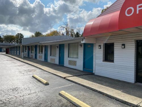 a row of row ofunit at Red Carpet Inn Greensboro in Greensboro