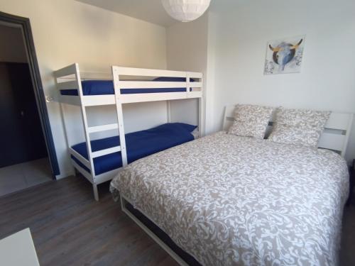 a bedroom with a bunk bed and a ladder at - Les Berges du Pont Valentré - in Cahors