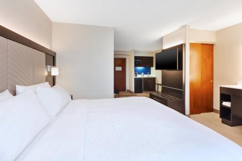 Кровать или кровати в номере Holiday Inn Express Blacksburg by IHG
