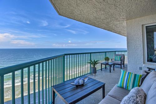 Balkón nebo terasa v ubytování Luxe Daytona Beach Resort Retreat with Ocean Views!