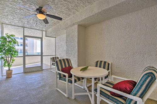 Posezení v ubytování Luxe Daytona Beach Resort Retreat with Ocean Views!