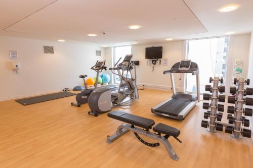The fitness center and/or fitness facilities at Holiday Inn Manchester-Mediacityuk, an IHG Hotel 