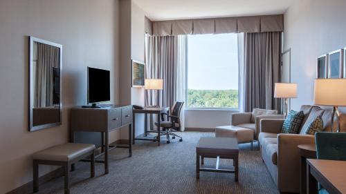 Holiday Inn Cleveland Clinic, an IHG Hotel Image