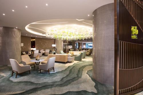 Televisi dan/atau pusat hiburan di Holiday Inn Hangzhou Gongshu, an IHG Hotel