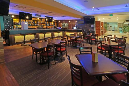 Ресторан / где поесть в Holiday Inn & Suites Plaza Mayor by IHG