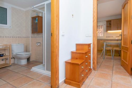 Phòng tắm tại Charming villa with pool, Can Toni Mateu.