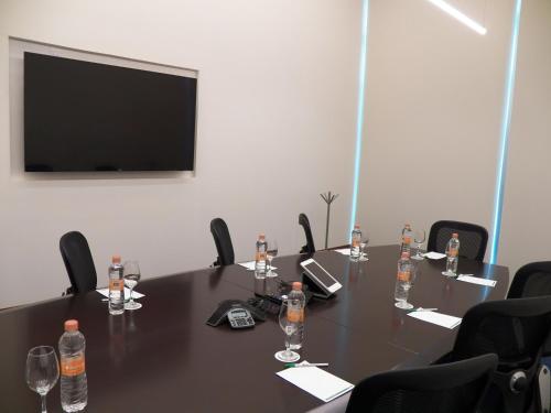 Бизнес-центр и/или конференц-зал в Holiday Inn & Suites Plaza Mayor by IHG