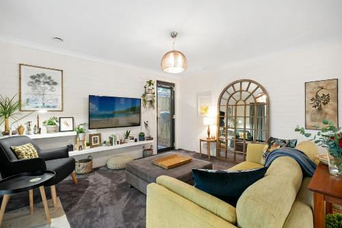 Χώρος καθιστικού στο The Snug Premium 1BR Self Contained Apartment FREE Netflix