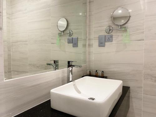 Koupelna v ubytování UCSI Hotel Kuching