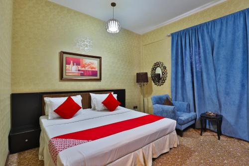سرير أو أسرّة في غرفة في Dome Al Sulaimaniah