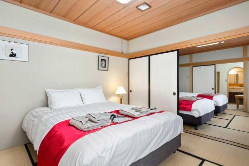 Katil atau katil-katil dalam bilik di White Horse Hotel