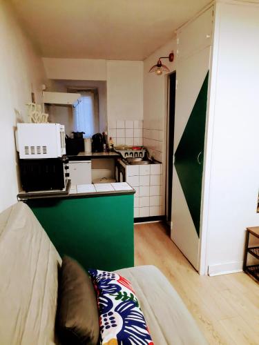 a kitchen with a green counter top in a room at STUDIOS MAGUI in Ax-les-Thermes