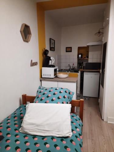 a small kitchen with a bed in a room at STUDIOS MAGUI in Ax-les-Thermes