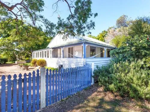 Sunroom Cottage picture