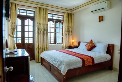 Thai Duong Hotel tesisinde bir odada yatak veya yataklar