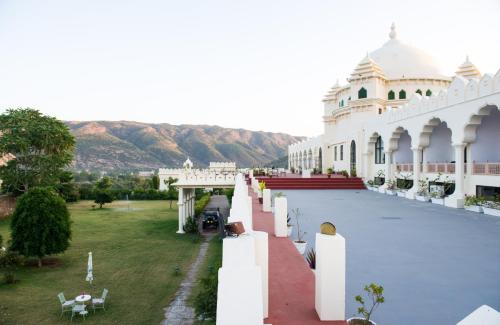 a view of the courtyard of a building at Gulaab Niwaas Palace in Pushkar
